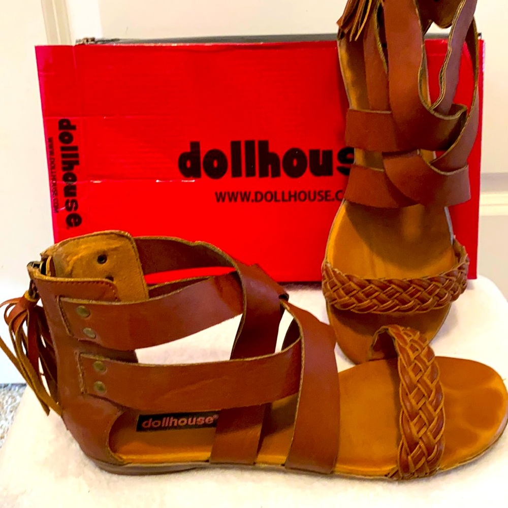 LAST CHANCE: DOLLHOUSE- Donavan Style Sandals\Fringe Tassel Zip-Up Back- Size 8
